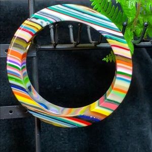 Multicolor layered resin bangle bracket